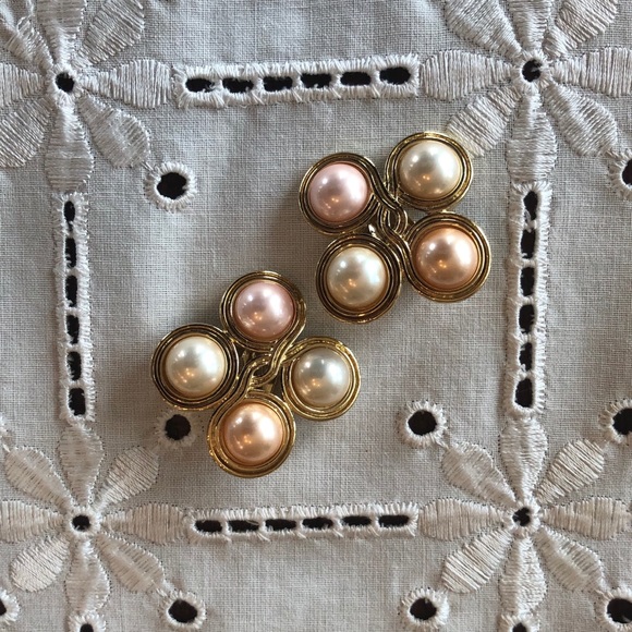 Vintage TRIFARI Faux Pastel Pearl Clip-On Earrings - Picture 2 of 9
